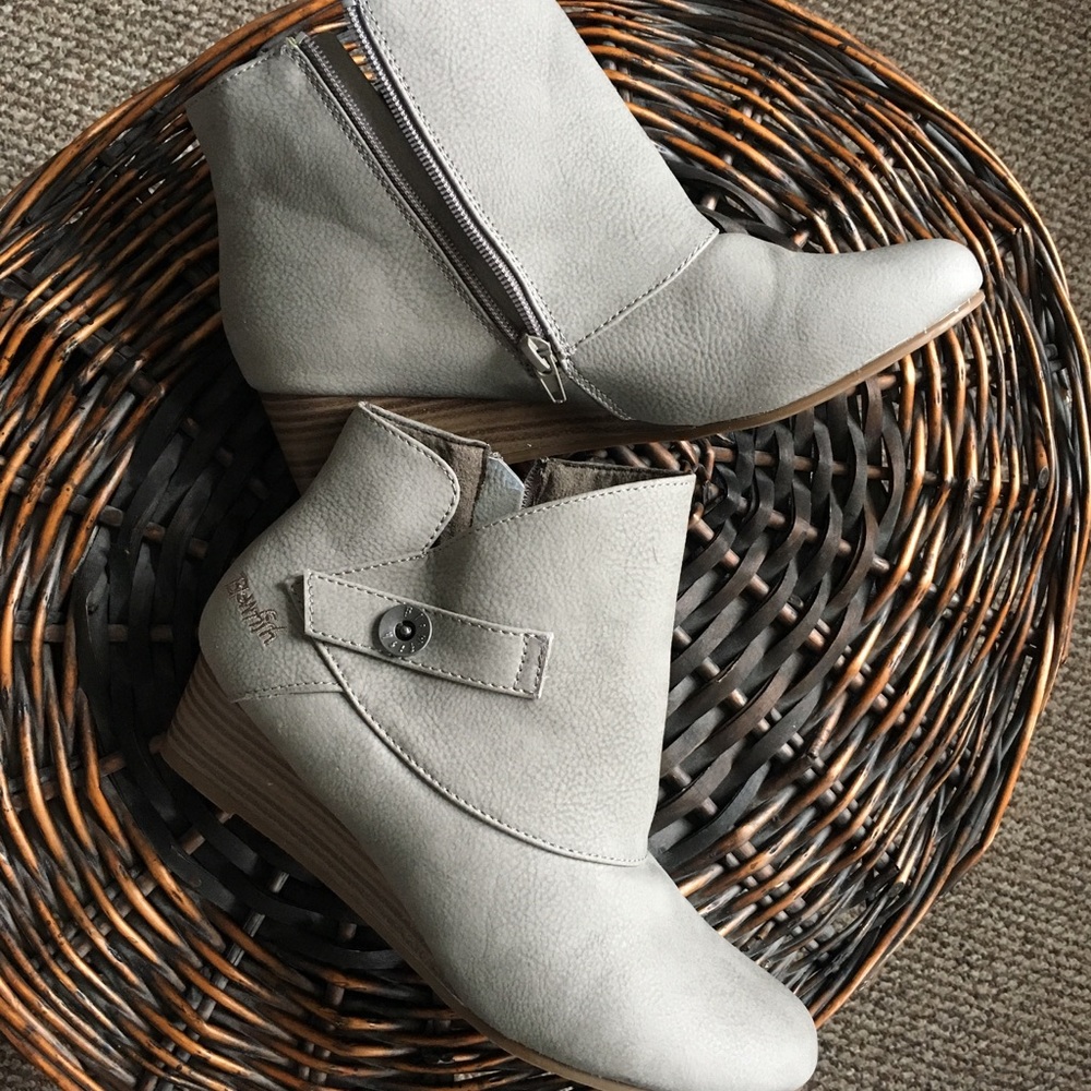 Blowfish Malibu ankle boot NWOT